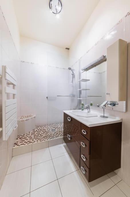 Haussmannian Apartment, Near Champs-Elysees 파리 외부 사진